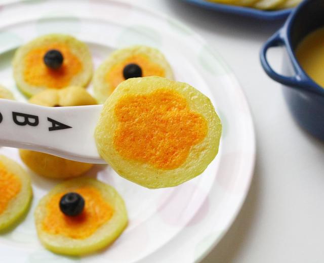 宝宝辅食：西葫芦胡萝卜三文鱼蛋饼（创意早餐）的做法