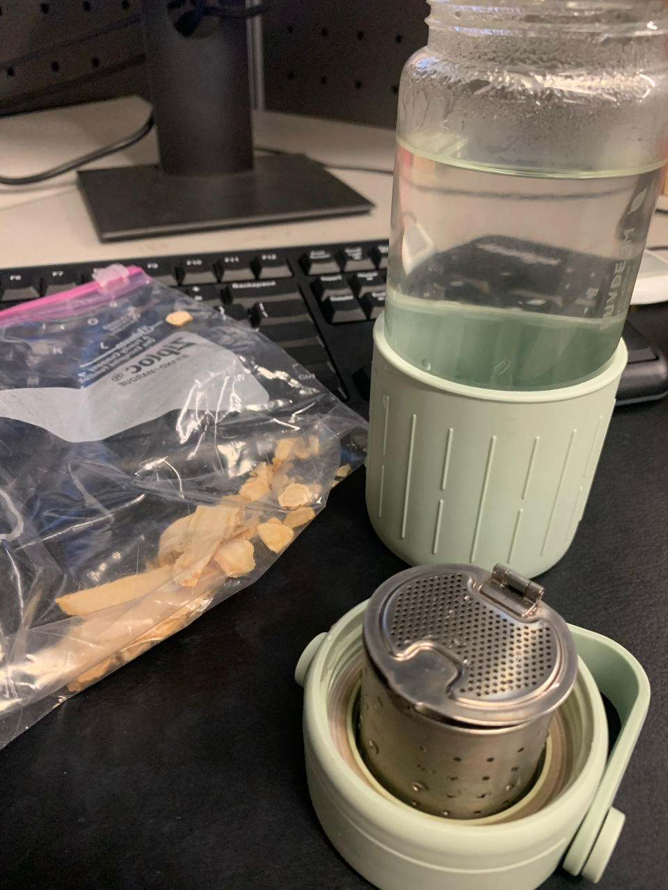 益母草乌鸡汤&蒸剁椒蒜蓉茄子 | 北鼎黄色蒸炖锅食谱
