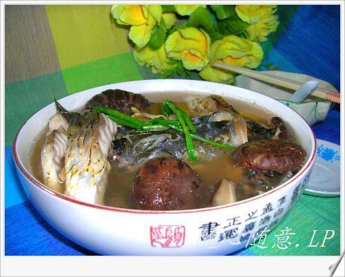 花菇豆腐炖河鲤的做法