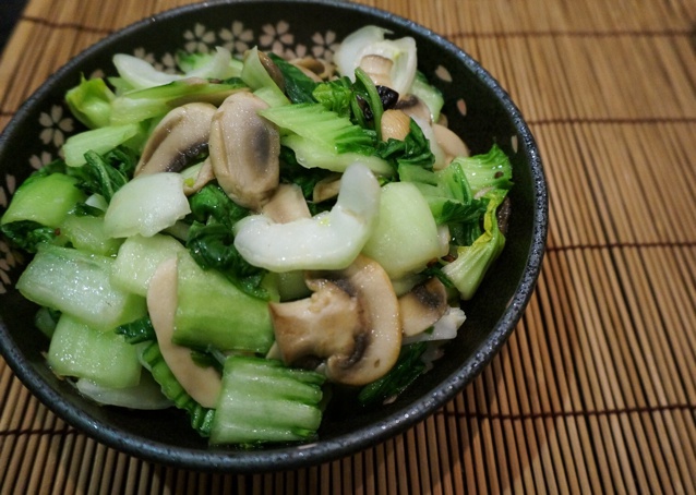 手捏菜炒蘑菇