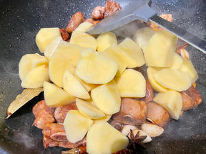 土豆烧排骨的做法 步骤14