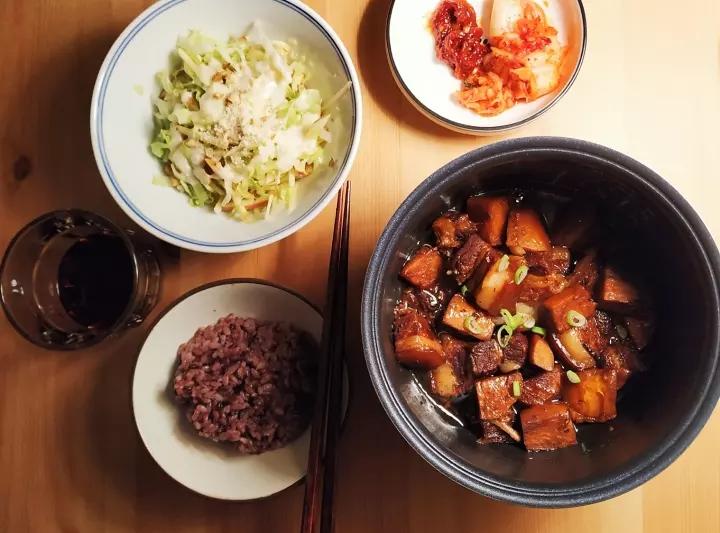 电饭锅芋头红烧肉