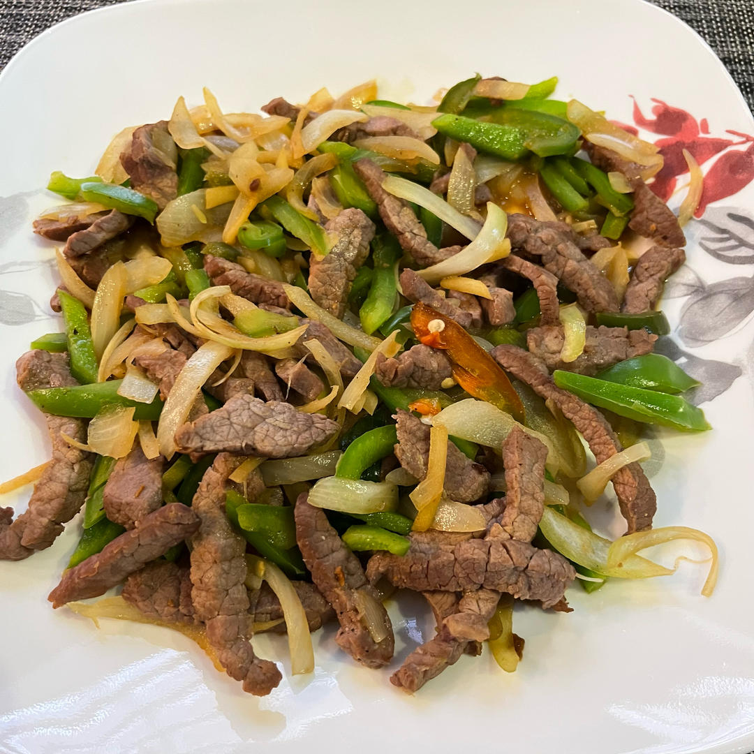 厨师长教你：“青椒牛肉丝”的家常做法，家乡的味道，先收藏了