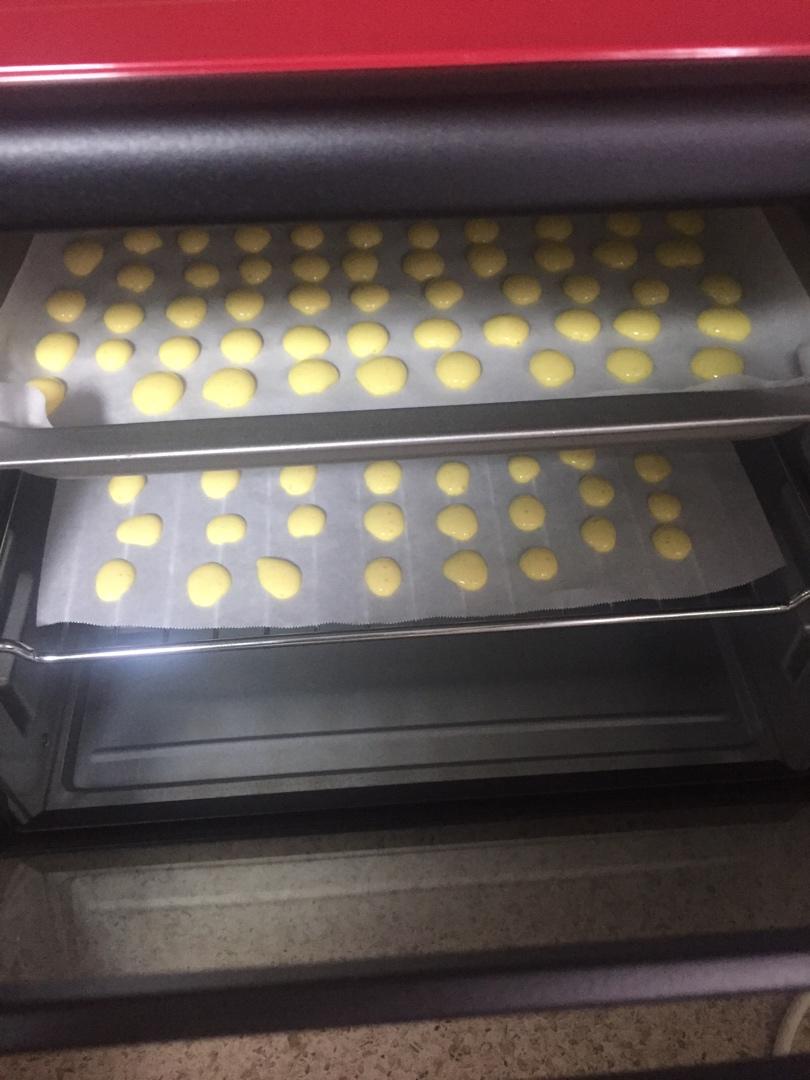 宝宝第一口健康零食！超级无敌好吃到爆炸！入口即化！材料只有1个鸡蛋 ！10g奶粉！5g淀粉 ！酥脆可口 ！幸福的味道 ！