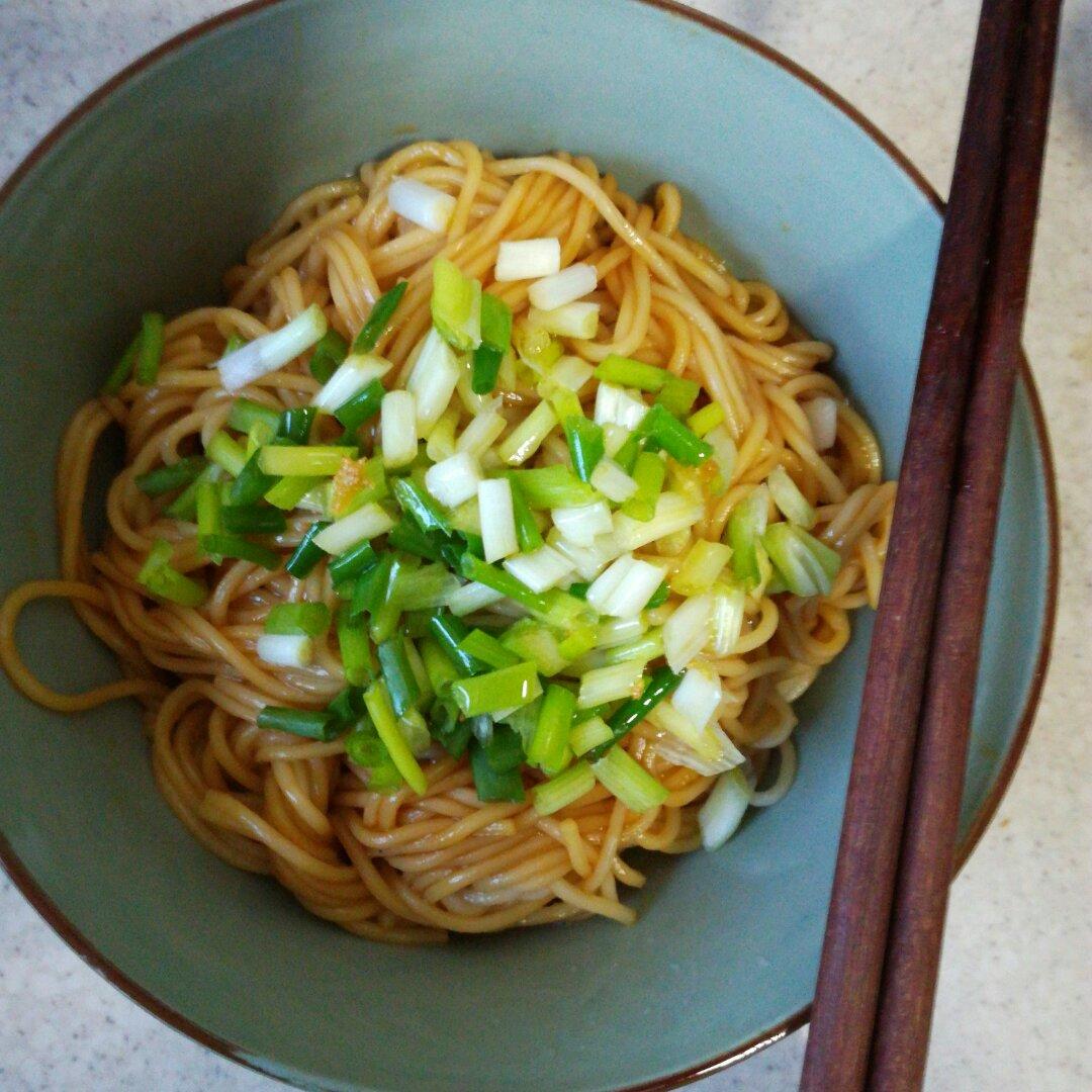 爱面luly做的简单小葱油泼面