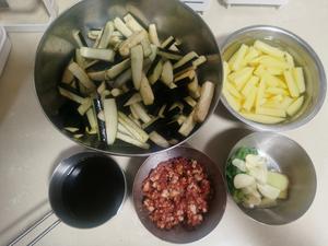肉沫土豆烧茄子的做法 步骤1