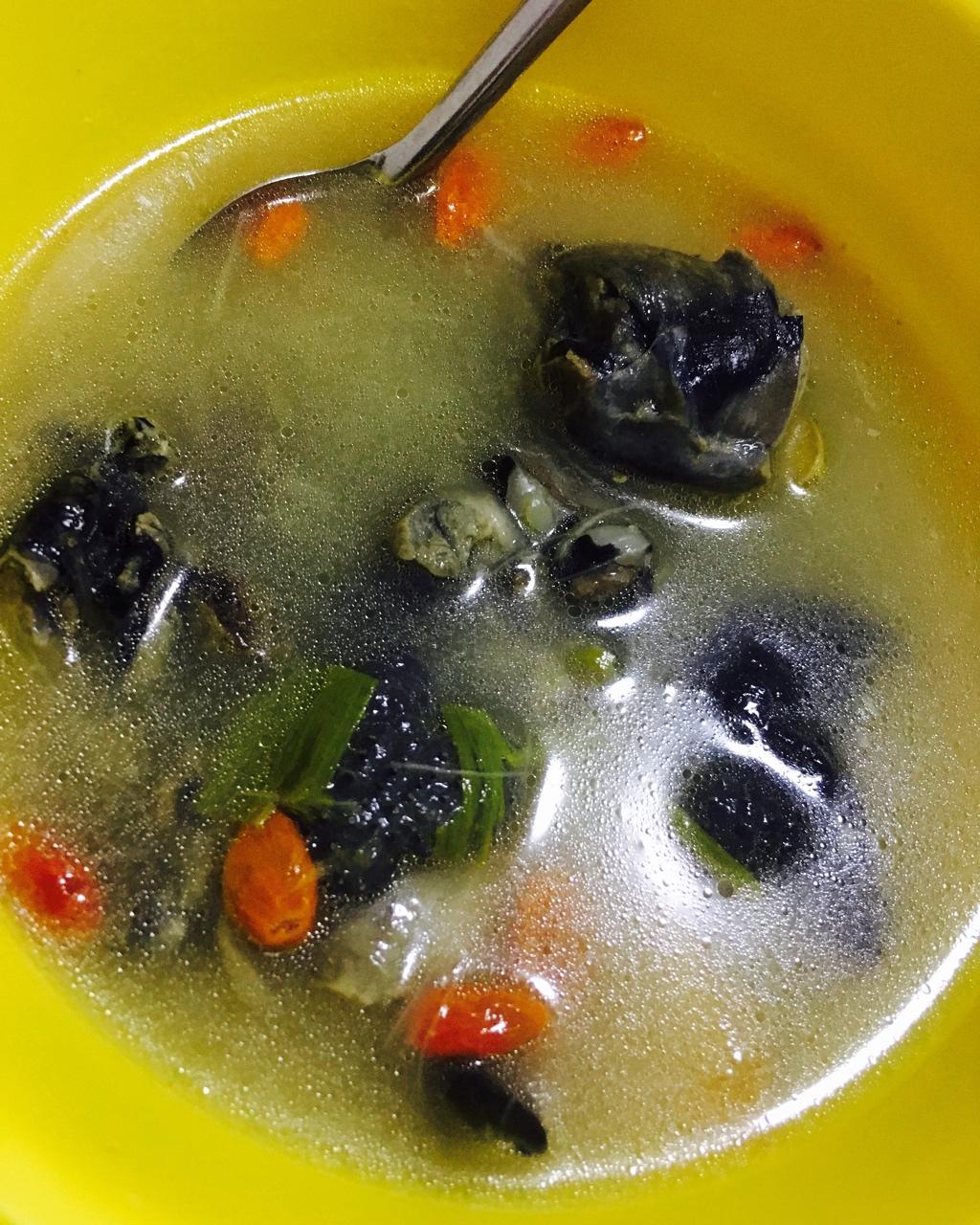 枸杞红枣乌鸡汤