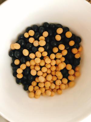 花式养生之核桃蜂蜜黑豆豆浆（破壁机）的做法 步骤1