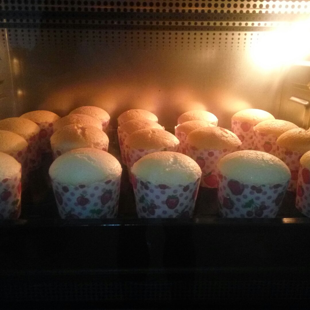 软绵绵戚风纸杯蛋糕