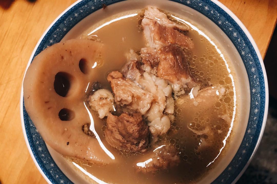 莲藕黄芪炖骨头汤