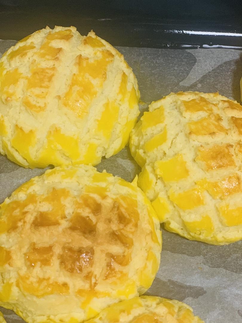 好吃到炸裂的港式菠萝包（附带制作酥皮的小视频）