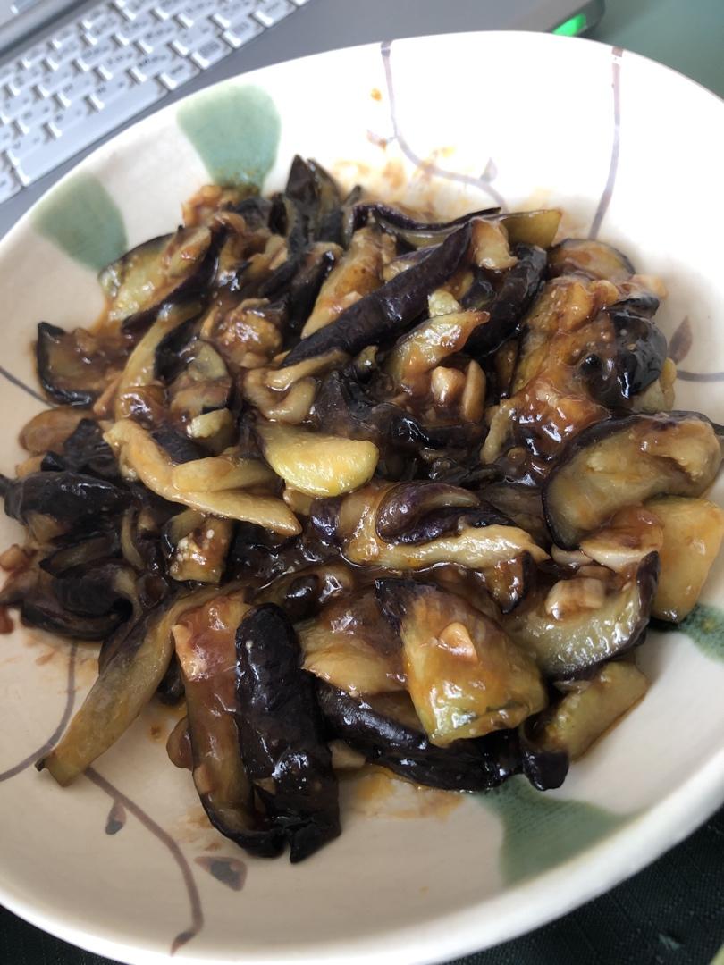 红烧茄子（佐西红柿尖椒）