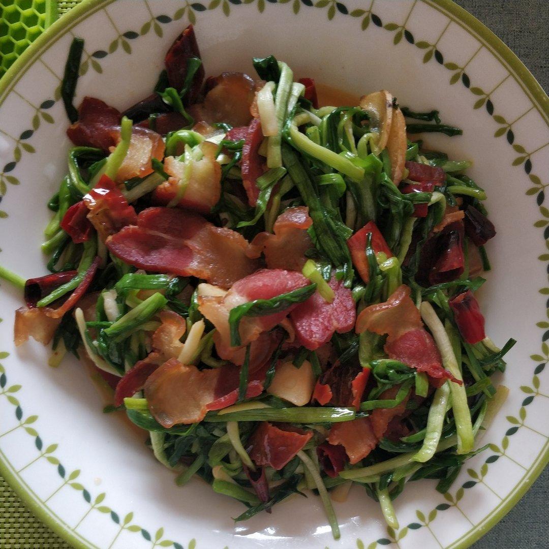 百吃不厌的湘西家常菜——腊肉炒蒜苗