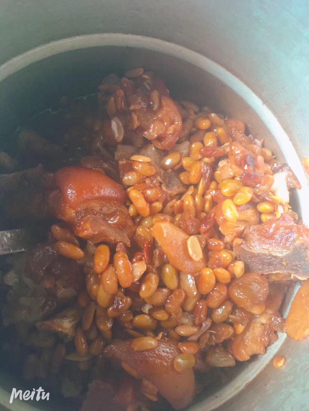 记忆中的猪脚焖黄豆的做法
