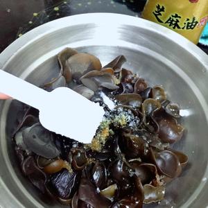 🍄好吃又营养的凉拌菜─黑木耳的做法 步骤5