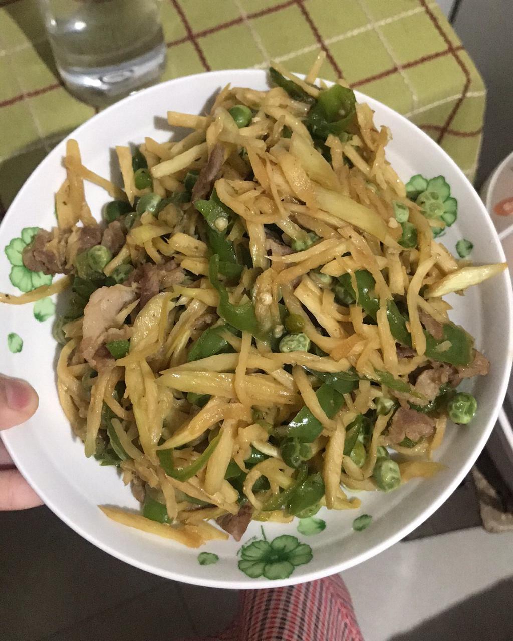 茭白青椒肉丝炒毛豆