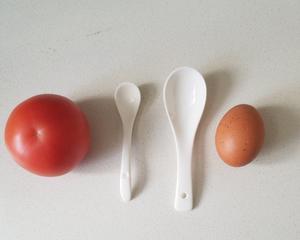 西红柿炒鸡蛋，姐夫帮你找到的最好吃的做法（超详细）的做法 步骤1