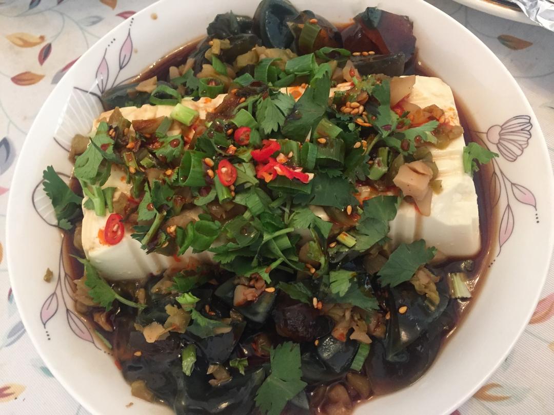 凉拌皮蛋豆腐