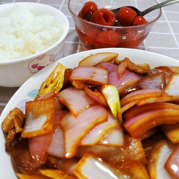 洋葱炒肉