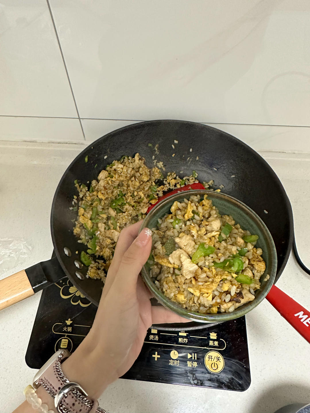 （独家）青椒肉末蛋炒饭（怎么炒都好吃）