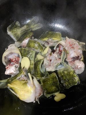 冬天必煮黄刺鱼豆腐汤的做法 步骤3