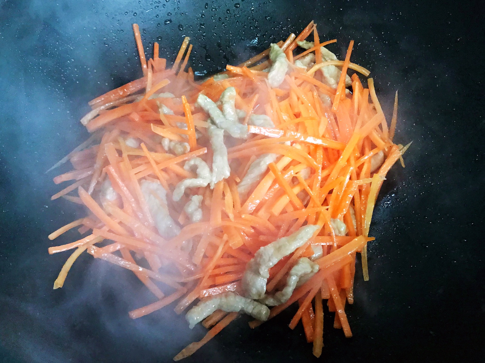蚝油胡萝卜青椒香干炒肉丝的做法 步骤11