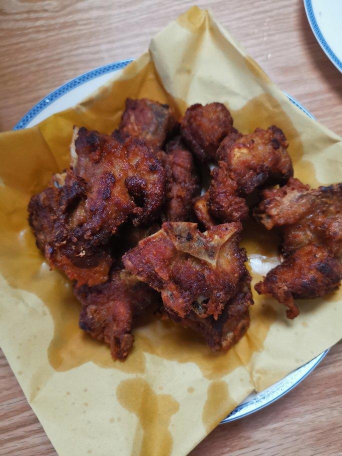 外酥里嫩的油炸排骨