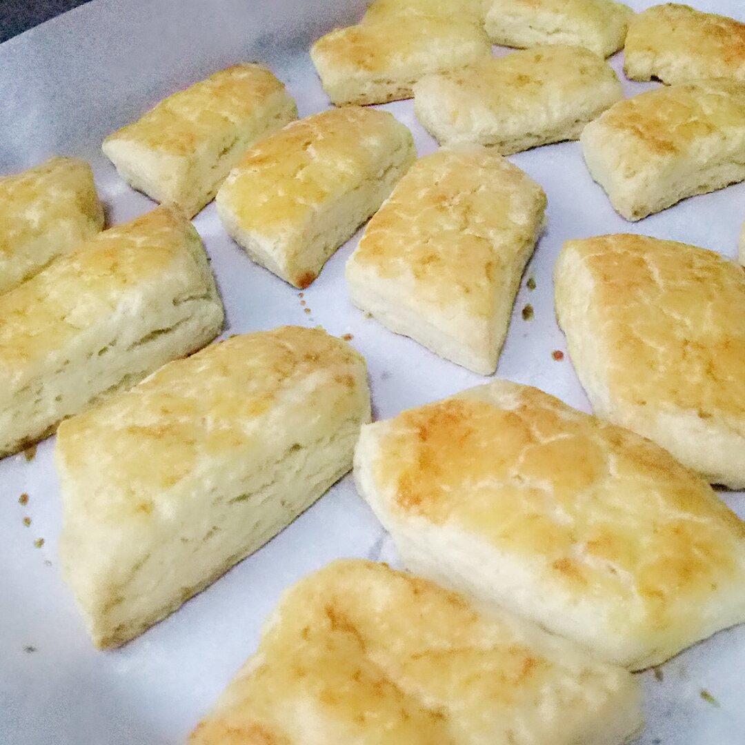 【视频】3分钟 奶油司康Scone(可能是世界上最快手的司康) 消耗淡奶油～