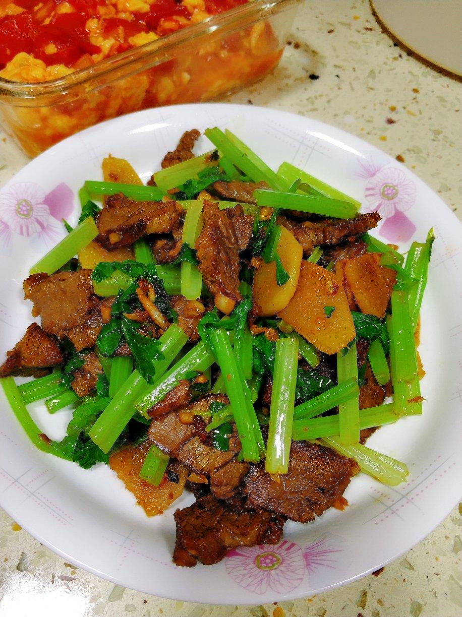 芹菜炒牛肉