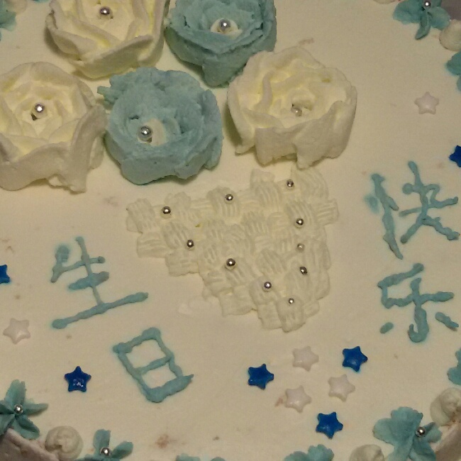 玫瑰花奶油生日蛋糕
