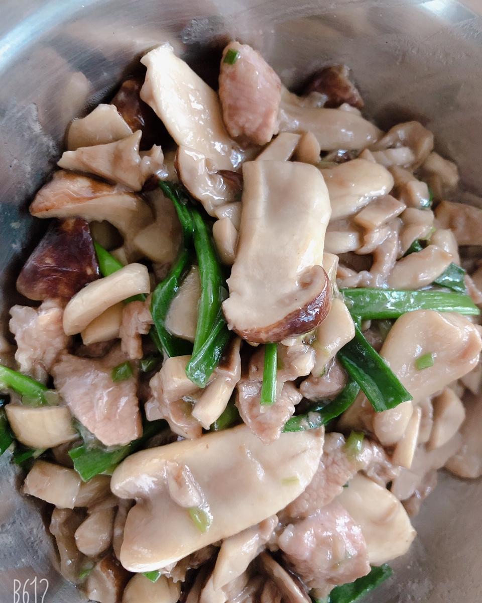 新鲜姬松茸炒肉片