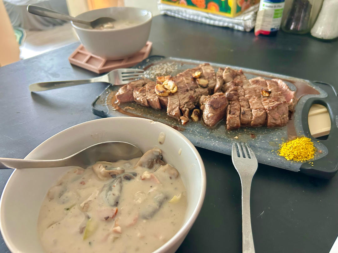 奶油蘑菇浓汤（在家也能喝的美味浓汤）