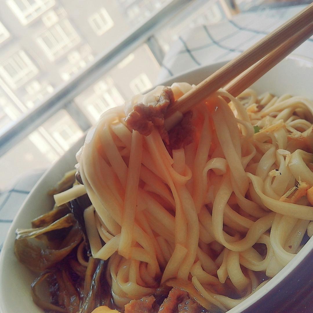 【晚十分在起床】一碗酸菜面