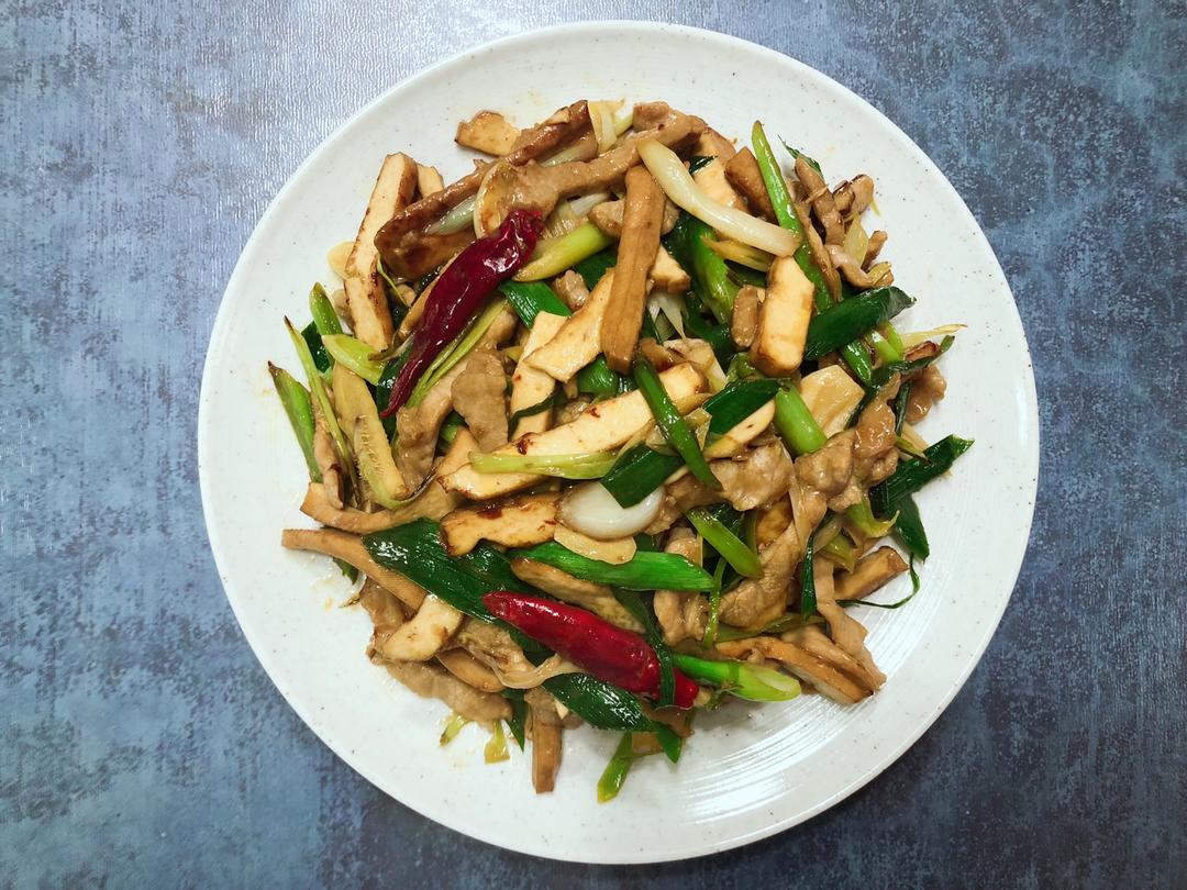 蒜苗香干炒肉丝的做法