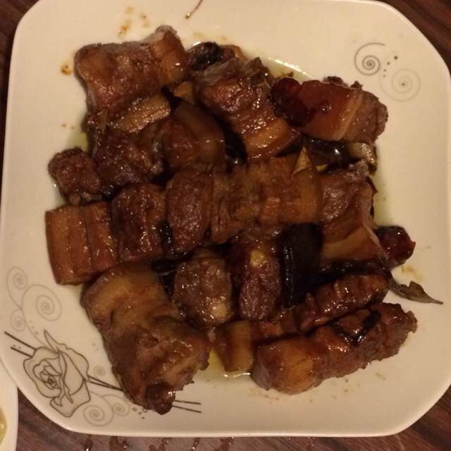 吃着碗里望着锅里的红烧肉