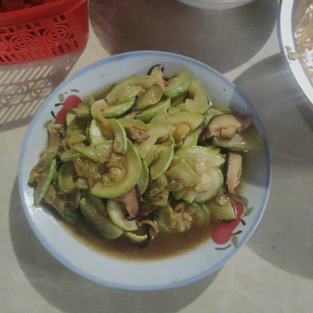 西葫芦炒鲜香菇
