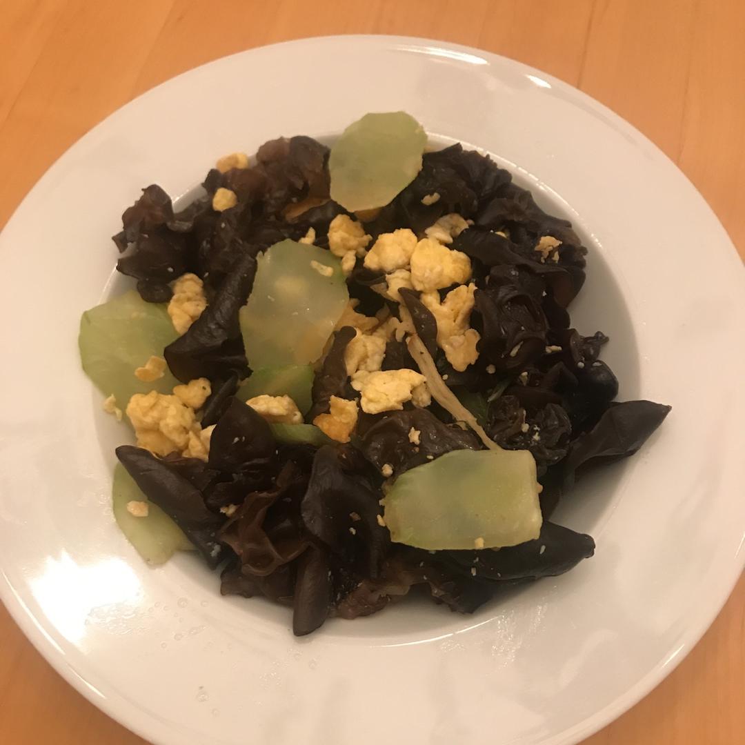 莴笋木耳炒鸡蛋