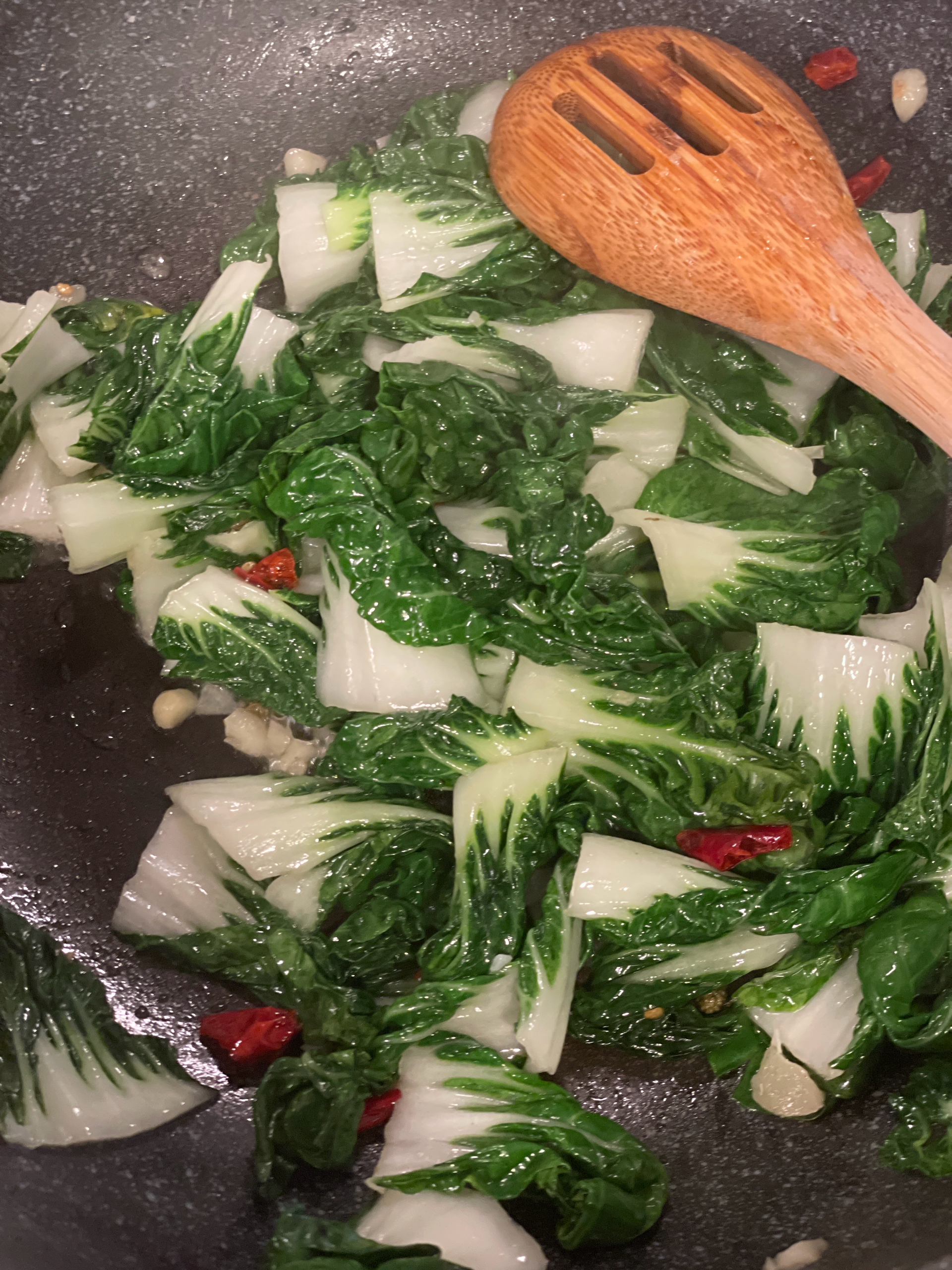 厨师长疑难解答：青菜“炝炒跟清炒”的区别，家庭硬核小技巧