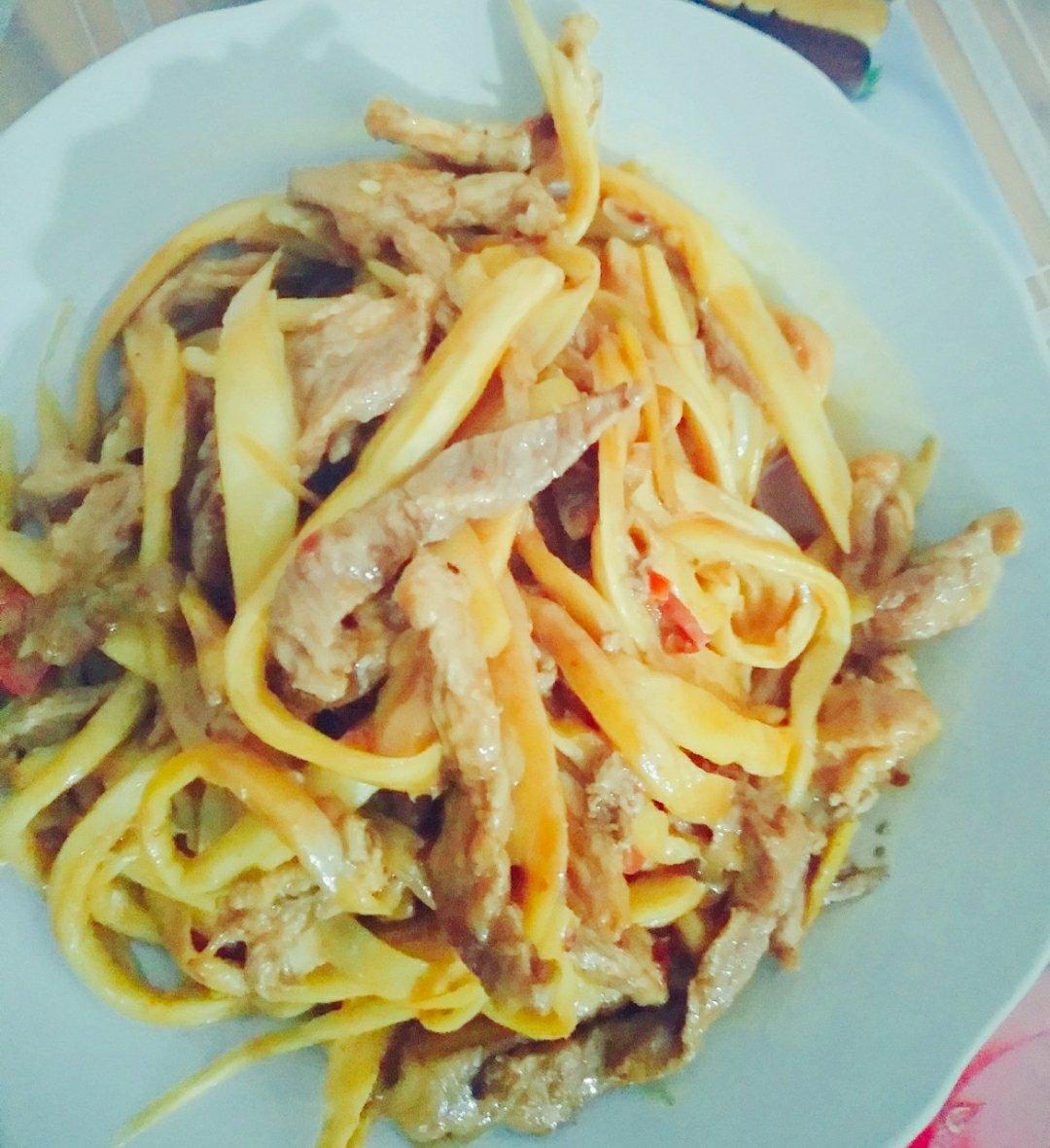 手撕杏鲍菇炒肉