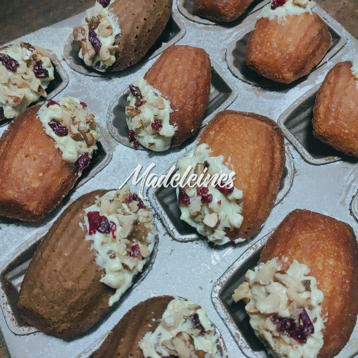 玛德琳（蓝带方）