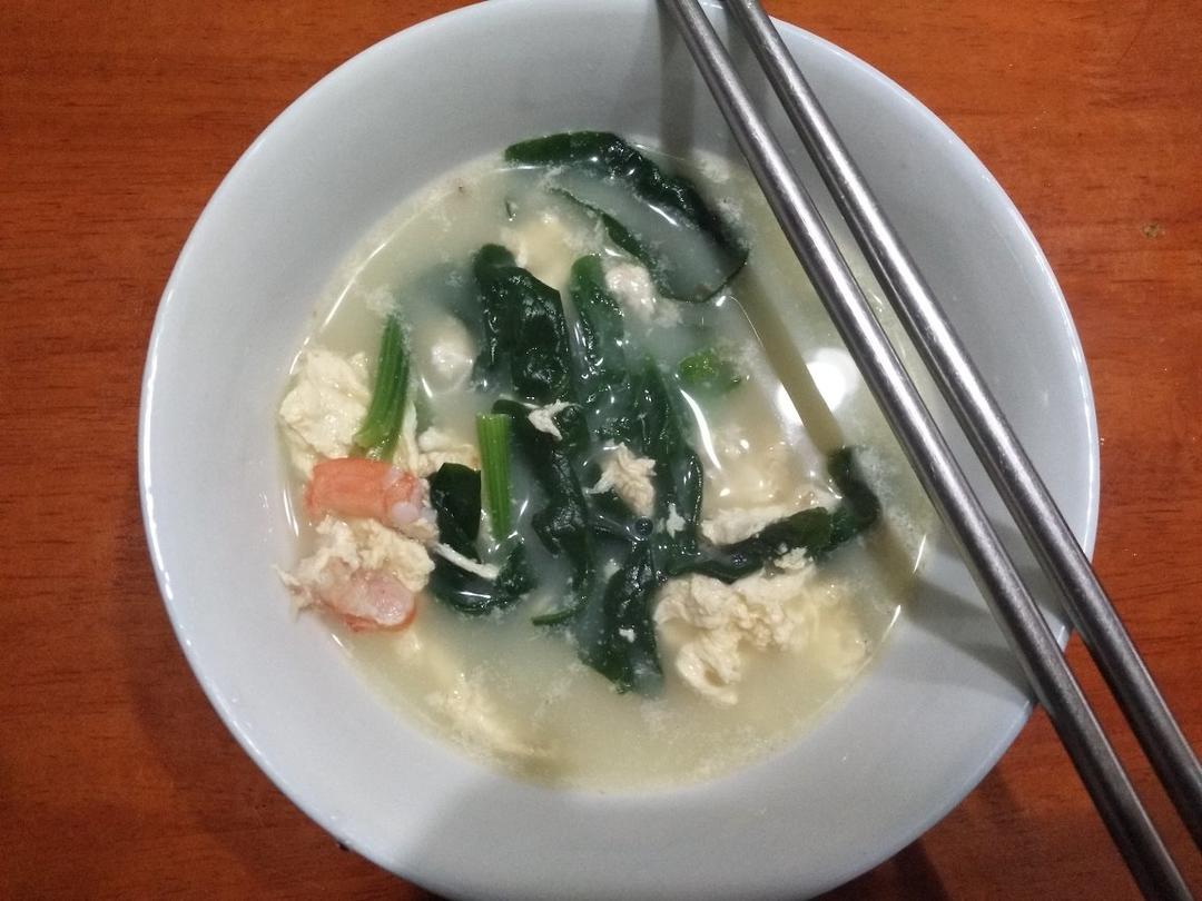 鸡蛋虾仁菠菜汤