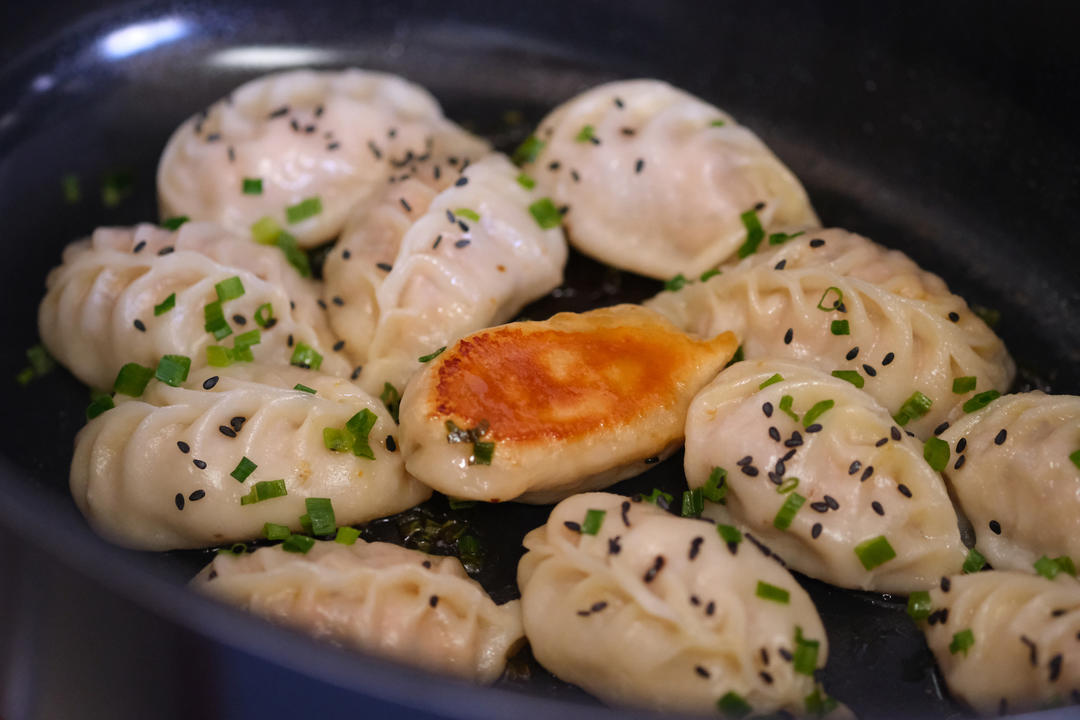 香菇胡萝卜饺子馅料和酷酷锅煎饺子做法
