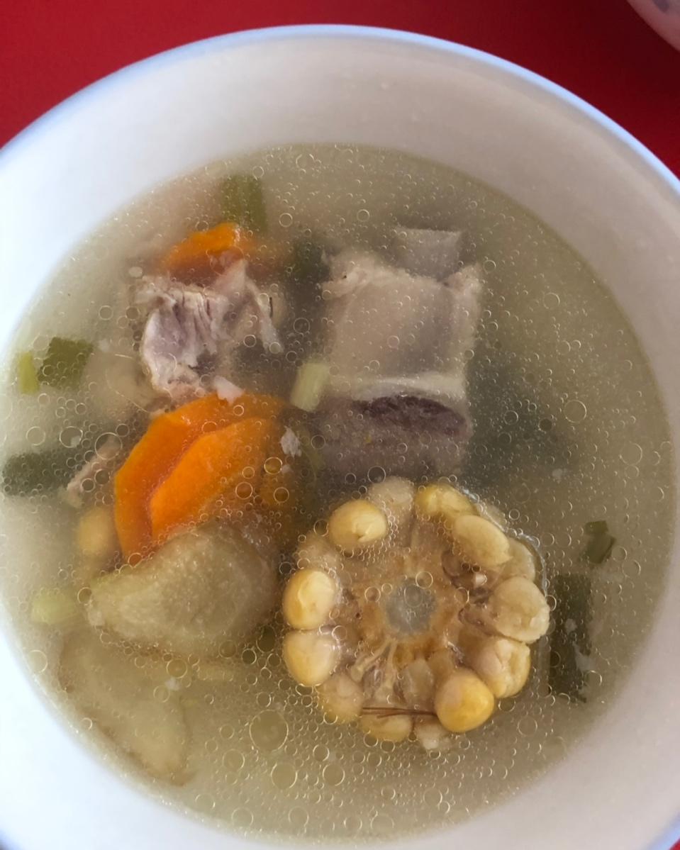 排骨玉米胡萝卜汤