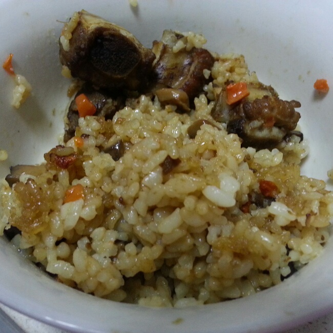 喷香排骨焖饭（爆好吃）