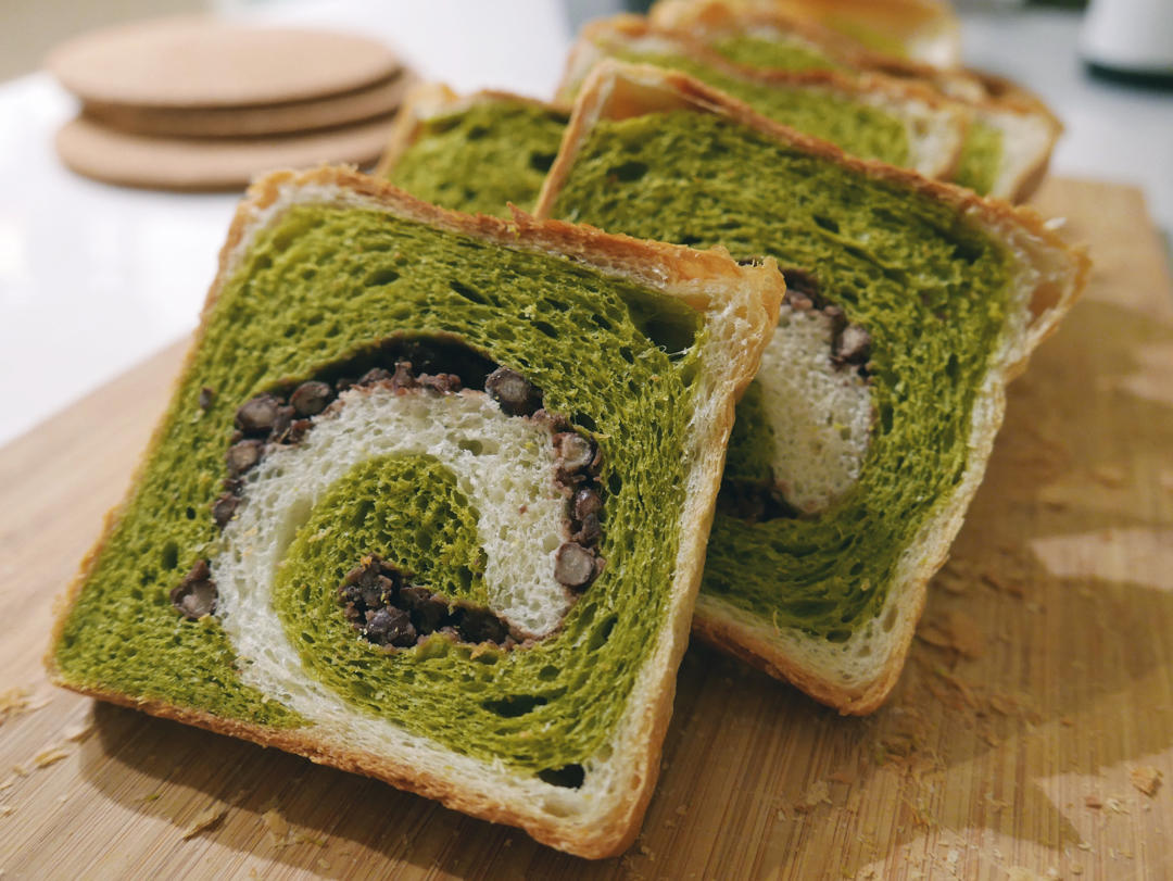 清香柔软的抹茶红豆吐司