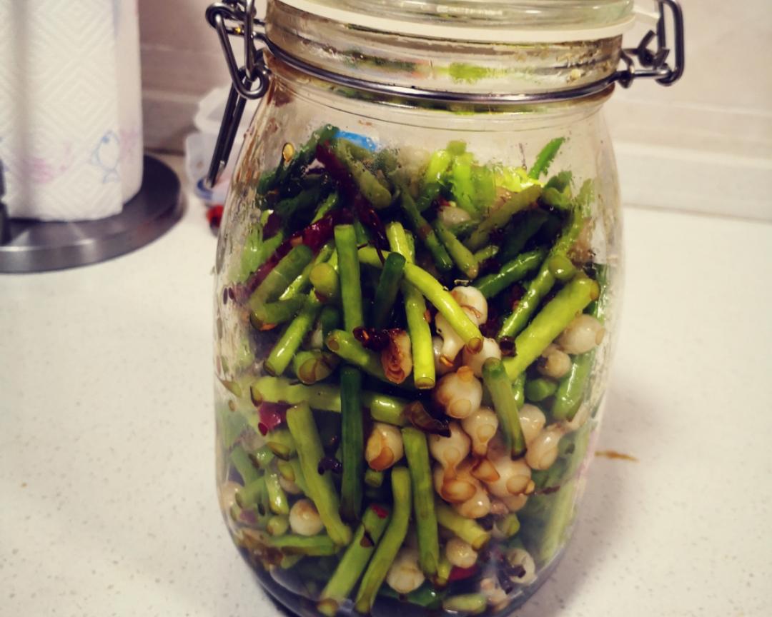 跟着季节做腌菜———腌蒜苔