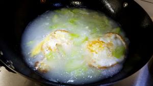 丝瓜荷包蛋汤～鲜甜的做法 步骤8