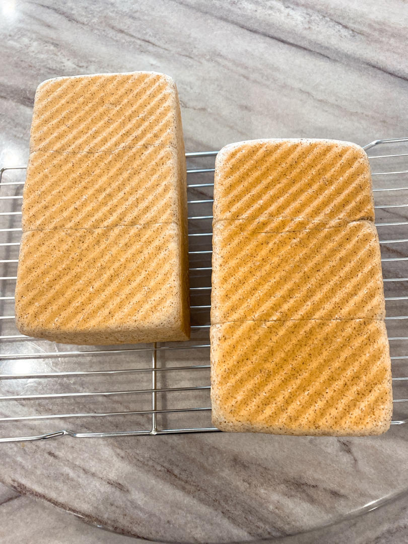 黑全麦波兰种吐司，这么柔软简直怀疑你是个假全麦！