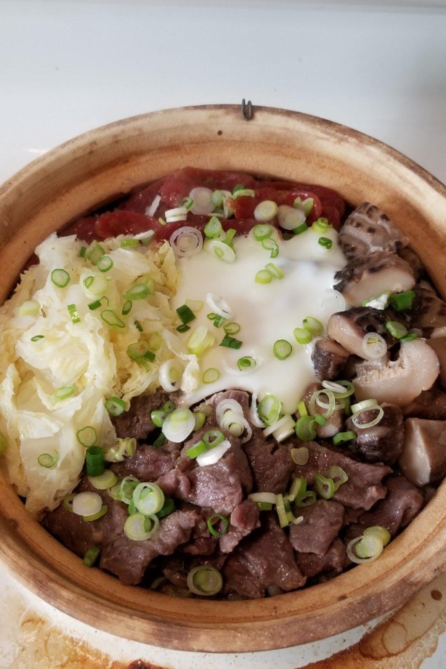 广式腊味煲仔饭