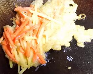 胡萝卜土豆鸡蛋煎饼的做法 步骤3